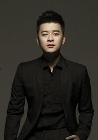 演员张戈,光影交织，演绎人生百态